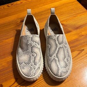 Sofft snakeskin shoes size 6
